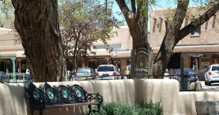 praça na cidade de Taos, Novo México, EUA
