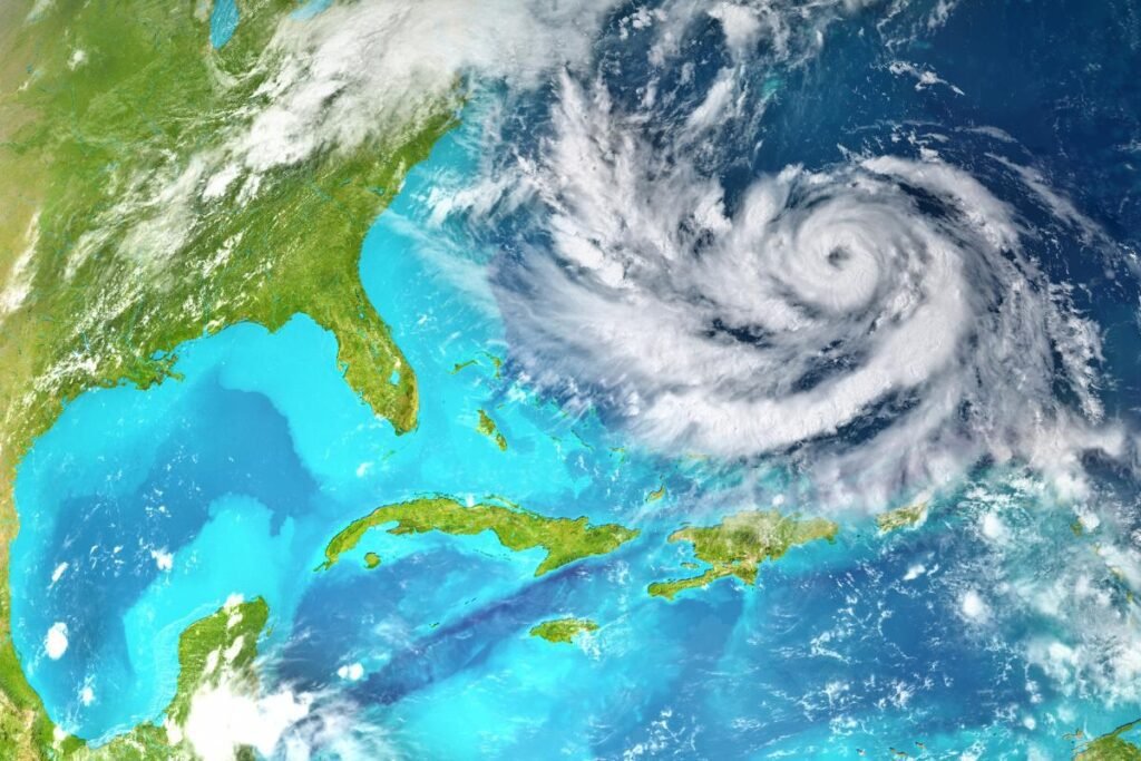 foto de um furacão no Oceano Atlântico