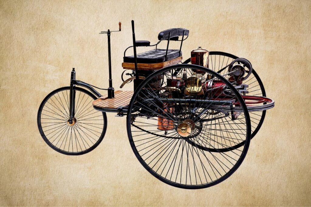 triciclo de Benz, em 1885, o primeiro automóvel com motor a combustão