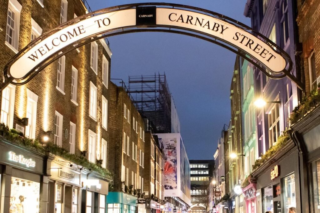 o bairro de Soho, sinônimo de vida noturna e diversidade