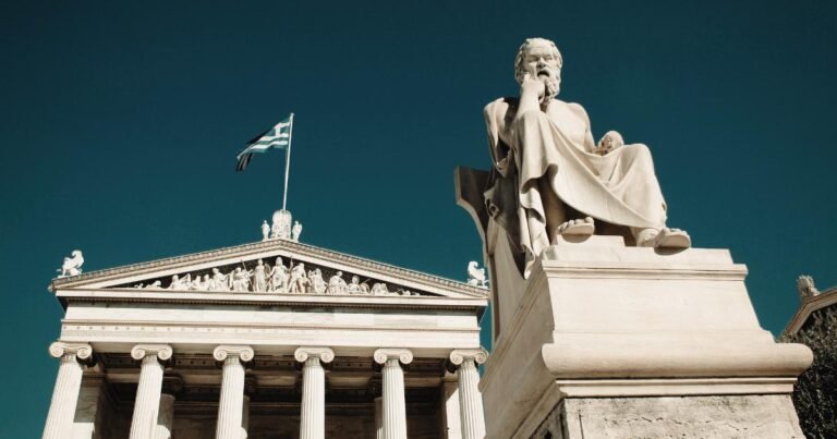 estátua do filósofo e pensador ateniense, Sócrates