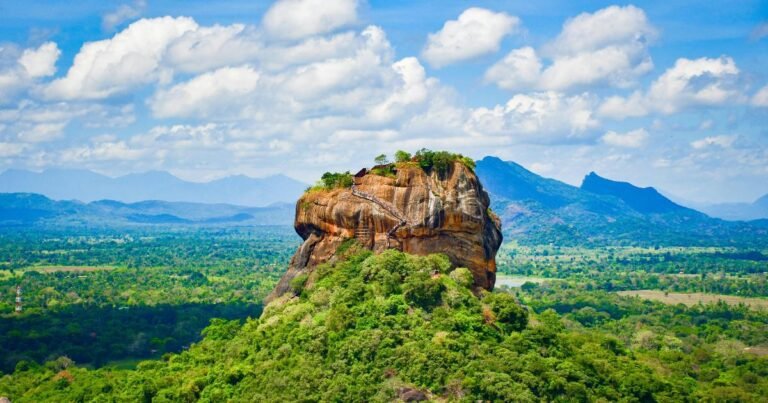 Sigiriya, conhecida como a rocha do leão