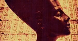 ilustração do busto de Nefertiti em perfil com fundo de hieróglifos egípcios antigos.