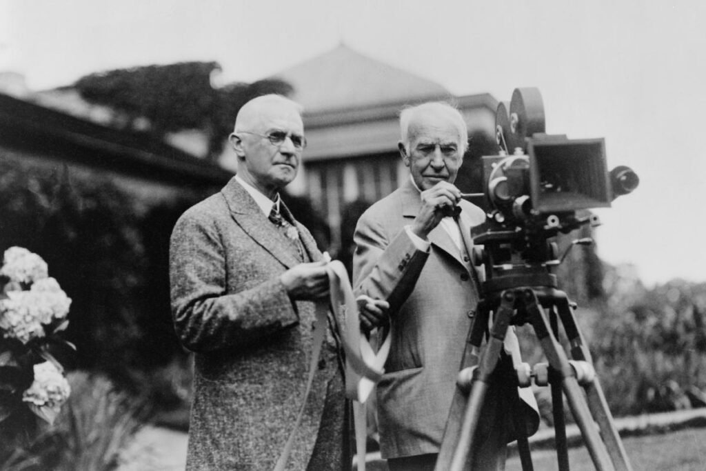 Thomas Edison e o cinescópio, em 1925