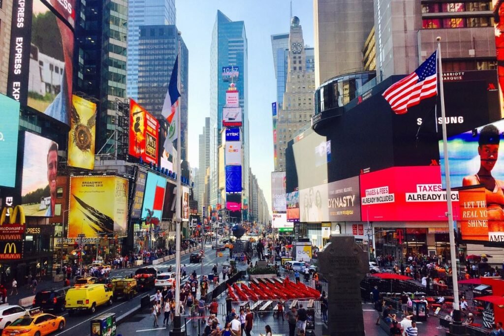 a movimentada Times Square, em Nova Iorque