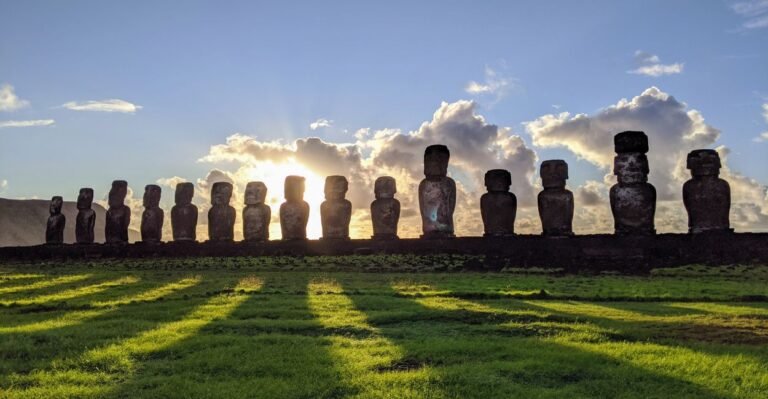 as estátuas Moai