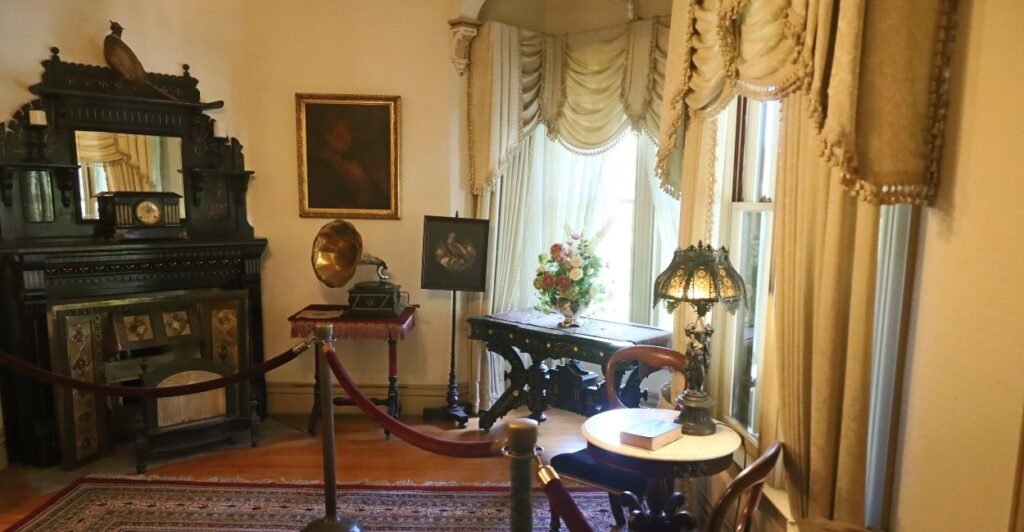 interior da mansão Winchester.