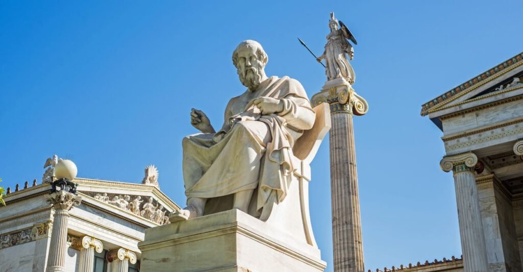 estátua de Platão em Atenas