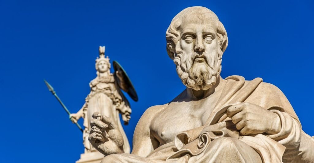 estátua do filósofo Platão
