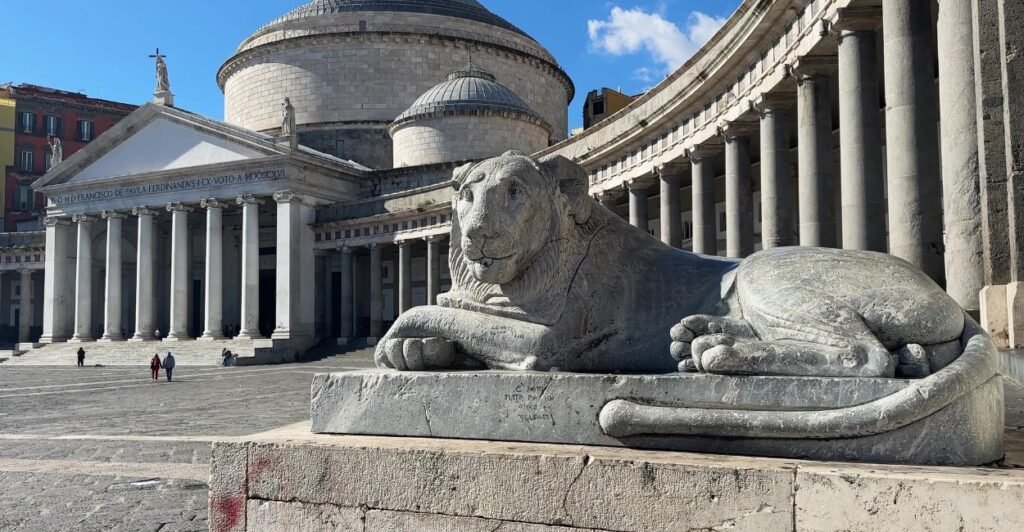 Praça do Plebiscito em Nápoles